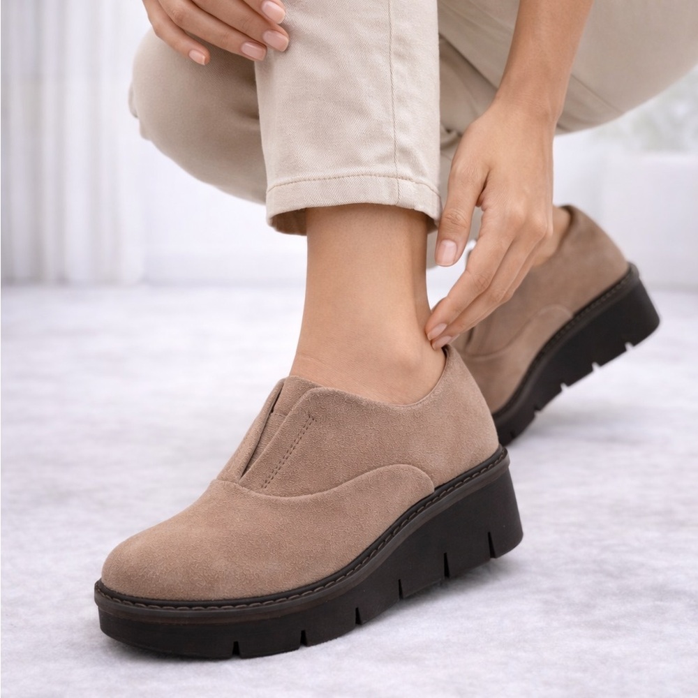Clarks Airabell Sky Suede Slip On Loafers Pebble Taupe 9W Wide